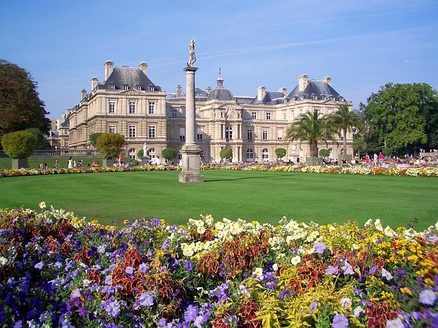 Grădinile Luxembourg primăvara, un loc perfect pentru plimbări în Paris Grădinile Luxembourg primăvara, un loc perfect pentru plimbări în Paris