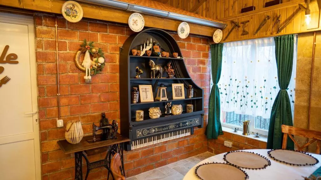 ȘURA LU' PĂTRU Vulcan ȘURA LU' PĂTRU Vulcan