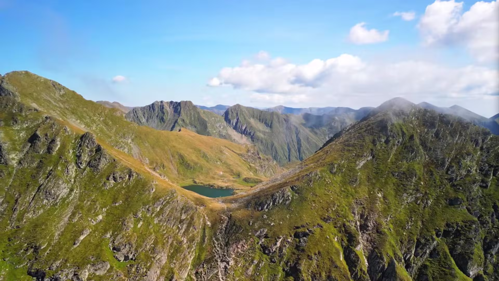 Varful Moldoveanu si Balea Lac la munte in Romania Varful Moldoveanu si Balea Lac la munte in Romania