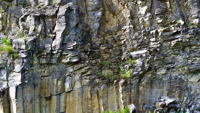 coloanele de bazalt1 coloanele de bazalt locuri unice in romania nestiute