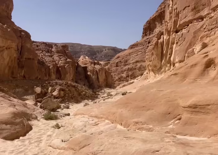 exploreaza canionul colorat exploreaza canionul colorat