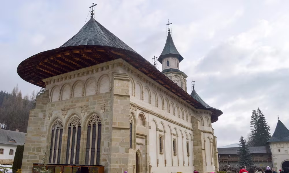 manastirea putna 100 de locuri de vizitat in Romania, Manastirea Putna